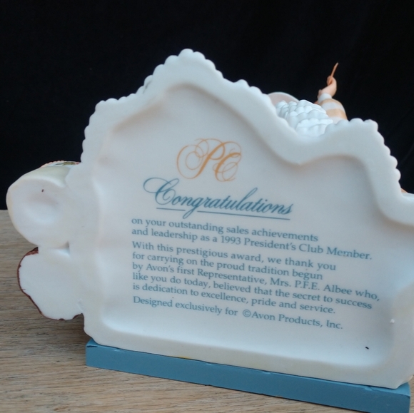 Porcelain Victorian Lady Large Figurine Mrs Albee Fixing Hat in Front of Door - Picture 3 of 6